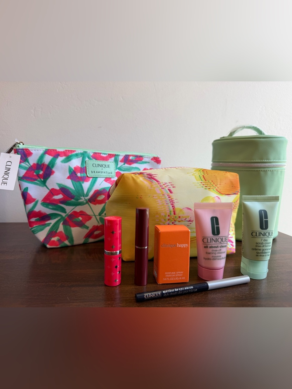 💜NEW💜 Clinique Beauty Bundle - Bags, Eyeliner, 2 Lippies & Cleanser + Bonus!!!